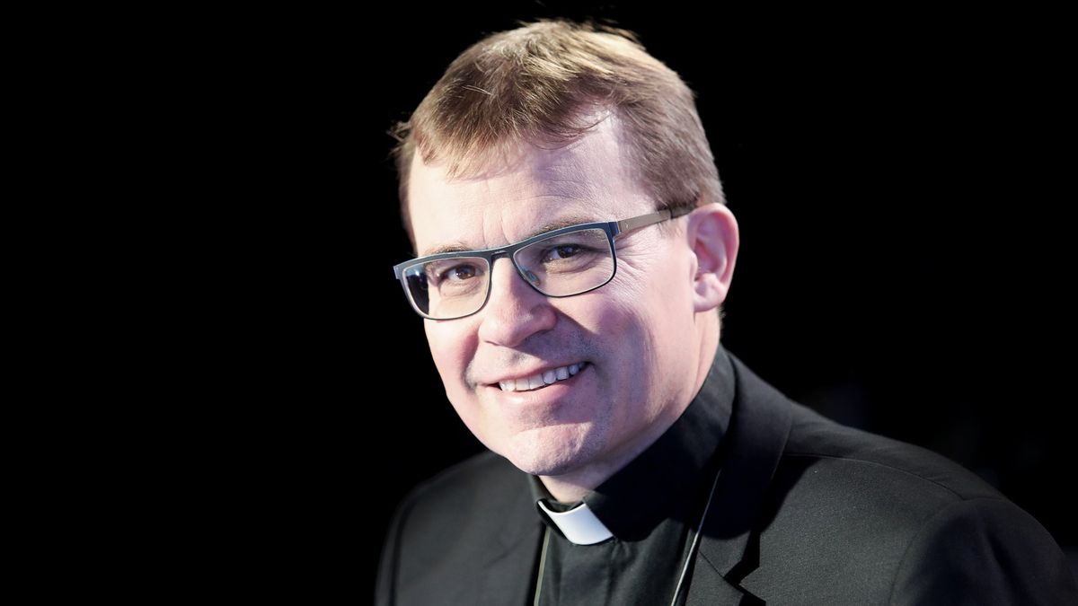 Biskup Holub: Volají mi i ateisté. Lidé potřebují naslouchat víc než jindy
